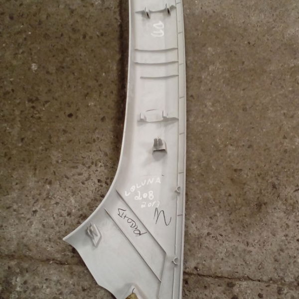 Moldura Coluna Para Brisa Dianteiro Direito Peugeot 208