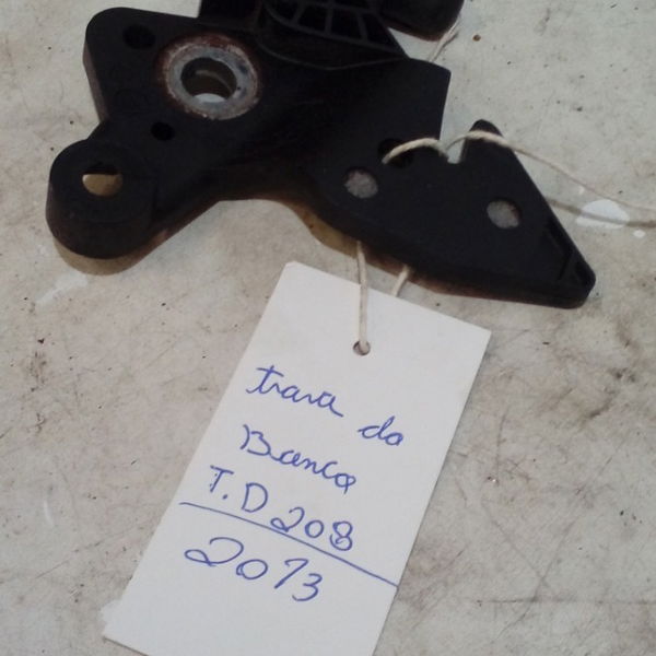 Trava Do Banco Traseiro Direito Peugeot 208