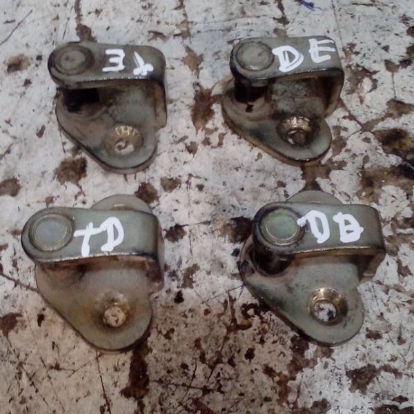 Batente Trinco Porta Peugeot 206 1.6 2004 *unidade