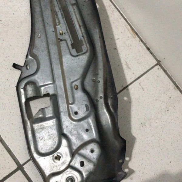 Suporte Maquina De Vidro Dianteira Esquerda Renault Laguna