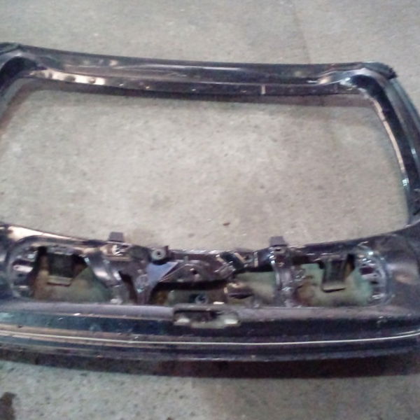 Tampa Traseira Peugeot 206 2008 *pequena Avaria