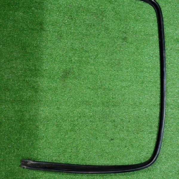 Borracha Do Vidro Traseiro Direito Peugeot 206 Sw