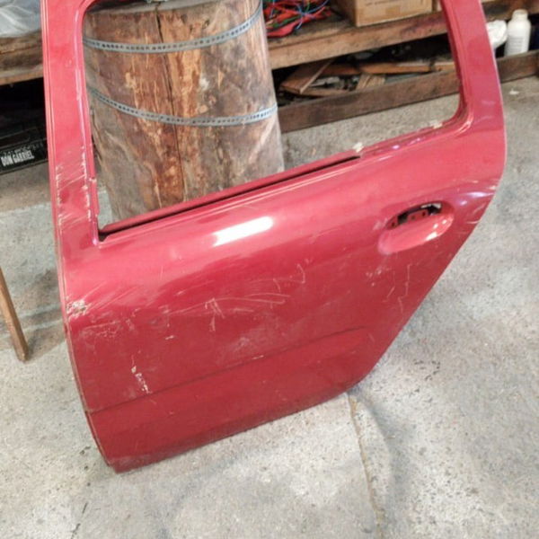 Porta Traseira Esquerda Renault Clio Avariada