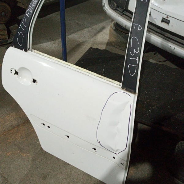 Porta Traseira Direita Citroen C3 2012 Com Detalhe