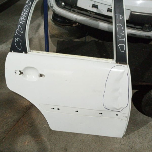 Porta Traseira Direita Citroen C3 2012 Com Detalhe