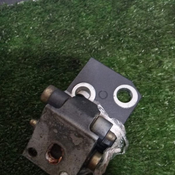 Dobradiça Da Porta Traseira Direita Xsara Picasso 2001 A 04