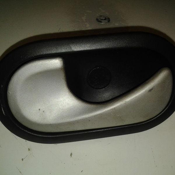 Maçaneta Dianteira Esquerda Renault Megane 06 A 12
