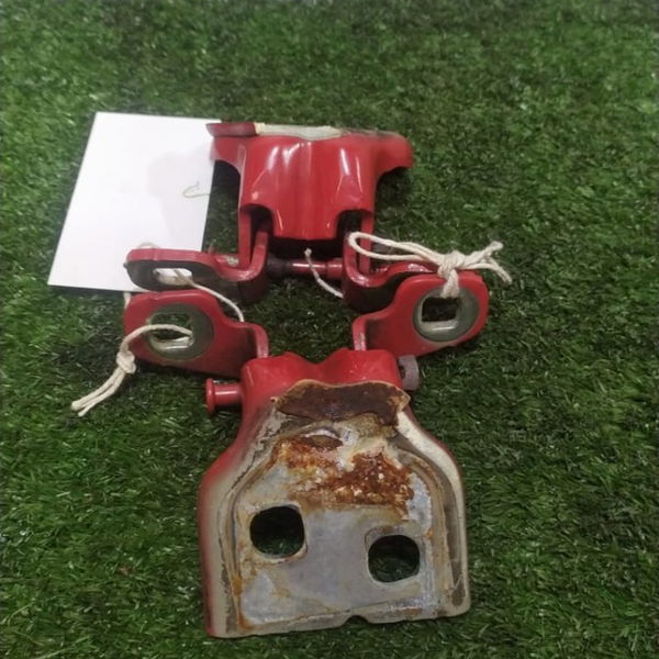 Dobradiça Porta Dianteira Esquerda Sandero 2010 (unidade)