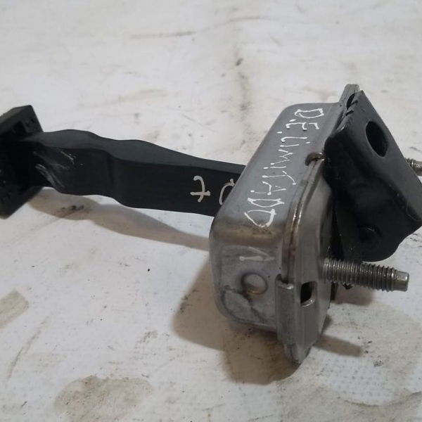 Limitador Porta Dianteira Esquerda Peugeot 208 2014