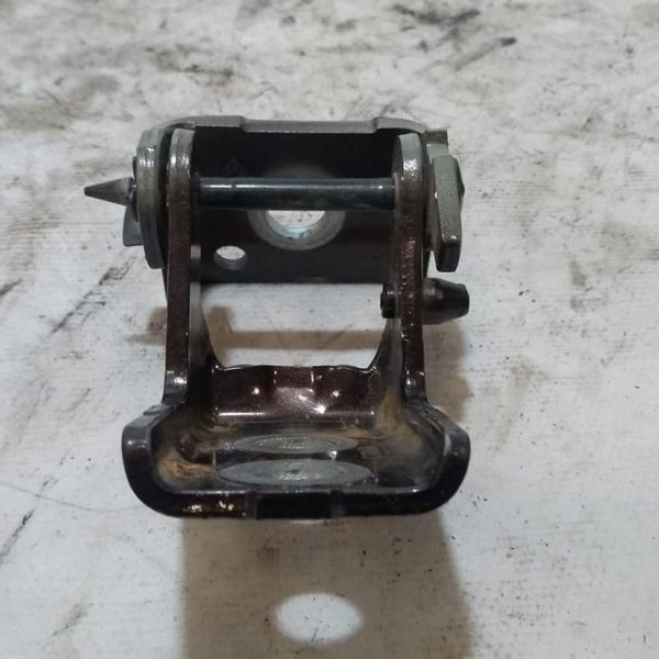 Dobradiça Inferior Porta Traseira Esquerda  Peugeot 208 2014