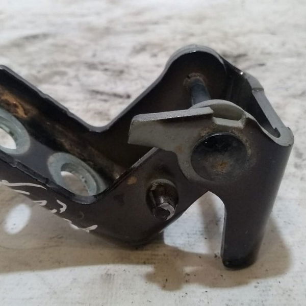 Dobradiça Inferior Porta Traseira Esquerda  Peugeot 208 2014