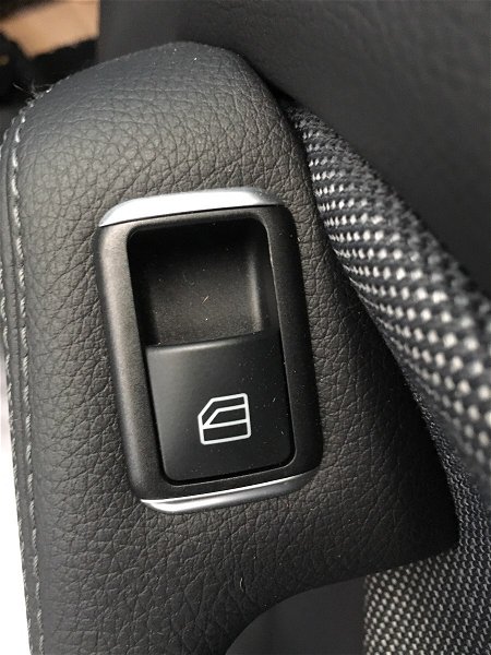 Botão Controle Vidro Traseiro Esquerdo Mercedes Gla 200 2016