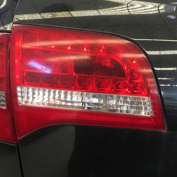Lanterna Traseira Esquerda Da Tampa Audi A6 3.0t Avant 2011