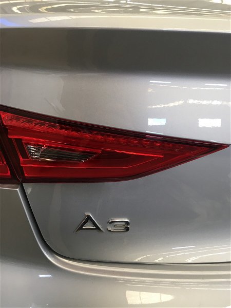 Lanterna Esquerda Tampa Audi A3 1.8t 2015