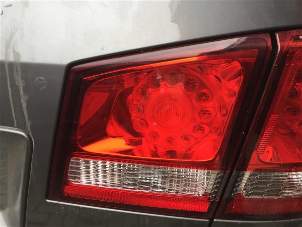 Lanterna Tampa Traseira Direita Dodge Journey 3.6 Sxt 2013