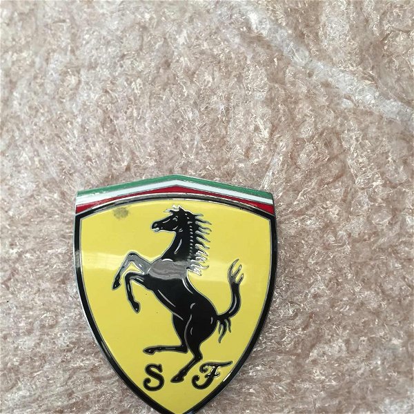 Emblema Para-lama Ferrari