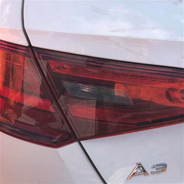 Lanterna Tampa Esquerdo Audi A3 1.4 Tfsi Sportback 2014