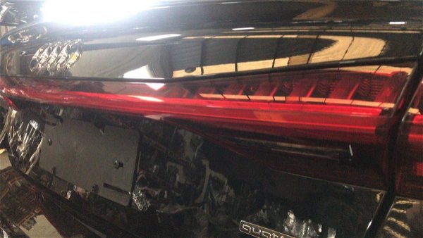 Lanterna Tampa Traseira Audi A7 2020 Oem Original