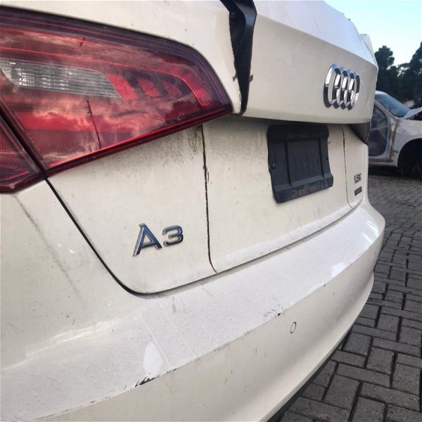 Audi Hatch Peças Acessorios Aplique Parachoque Farol