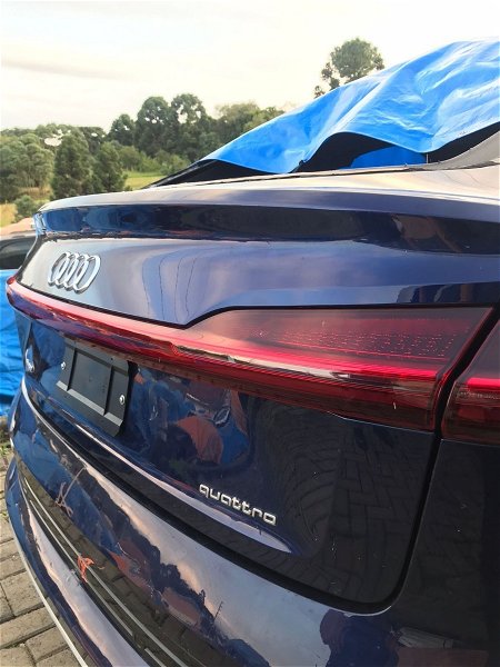 Lanterna Traseira Da Tampa Do Porta Malas Audi E-tron 2020