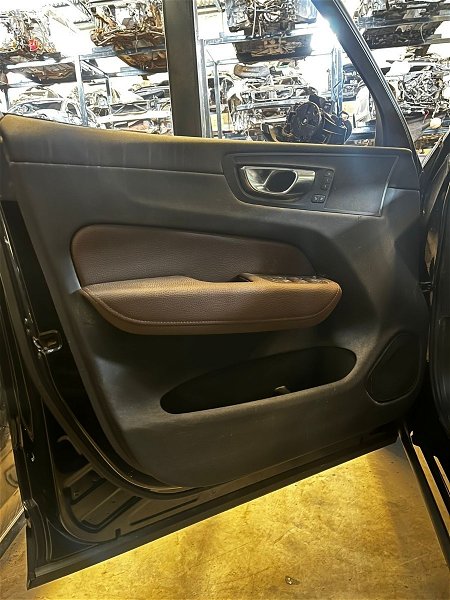 Forro Porta Dianteira Esquerda Volvo Xc60 T8 2021