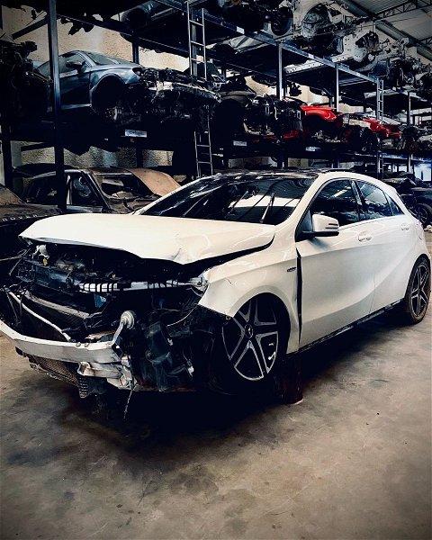Mercedes Benz A250 Amg Tampa Traseira Friso Vidro Escape