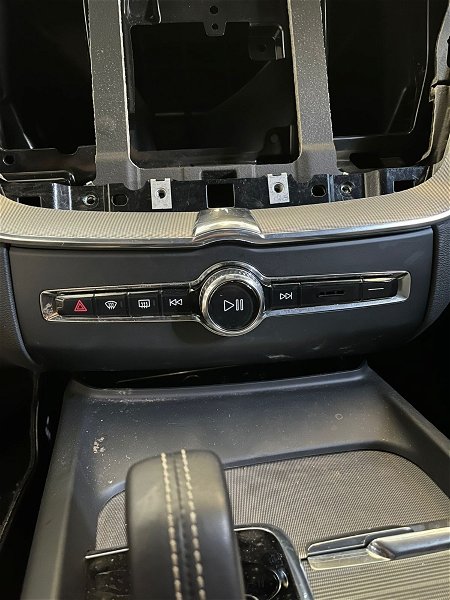 Comando Radio Ar Condicionado E Alerta Volvo Xc60 T8 2022