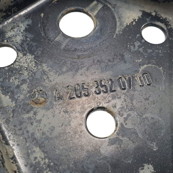 Suporte Eixo Traseiro Esquerdo Mercedes C180 2019