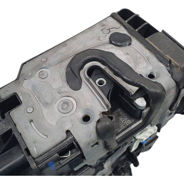 Fechadura Porta Dianteira Esquerda Mercedes C180 2019