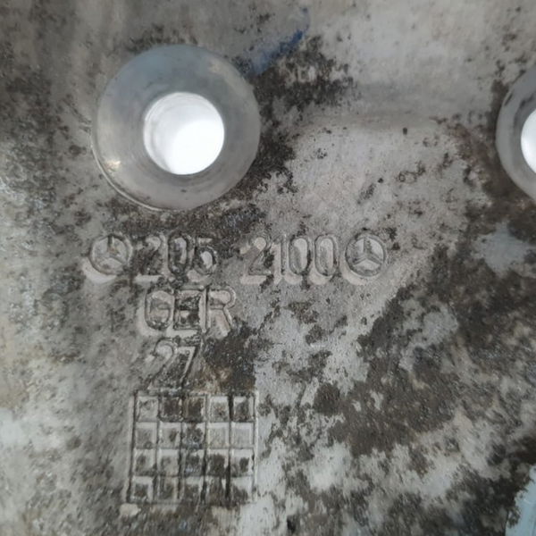 Montante Dianteiro Esquerdo Mercedes C180 2019