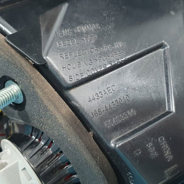 Lanterna Tras Esquerda C/riscos Chery Tiggo 5 Hybrid 2023 Esquerdo Vermelho