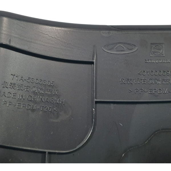 Acabamento Lateral Painel Direito Chery Tiggo 5 Hybrid 2023 - Preto - Liso