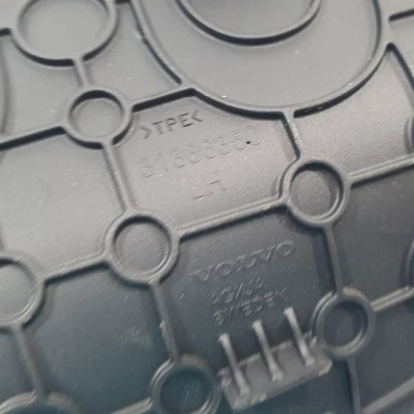 Borracha Porta Traseira Esq Volvo Xc90 T8 Inscription 2022