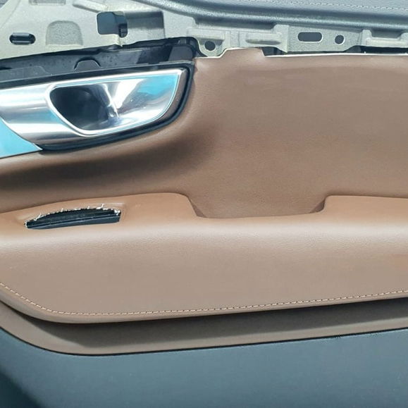 Forro Porta Dianteiro Direito Volvo Xc90 T8 Inscription 2022