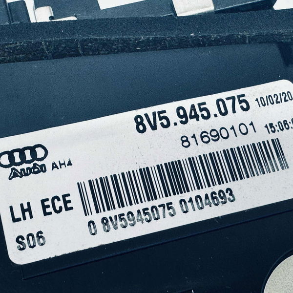 Lanterna Esquerda Tampa Audi A3 Sedan 2019 8v5945075 Esquerdo Vermelho