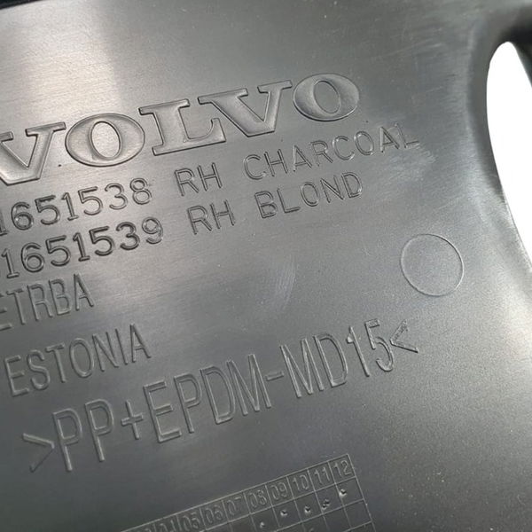 Acabamento Coluna Central Direita Volvo Xc90 T8 Inscrip 2022