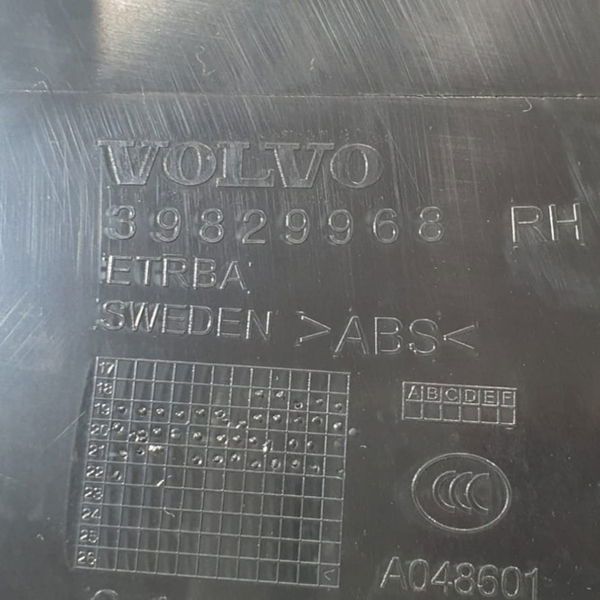 Acabamento Coluna Central Direita Volvo Xc90 T8 Inscrip 2022