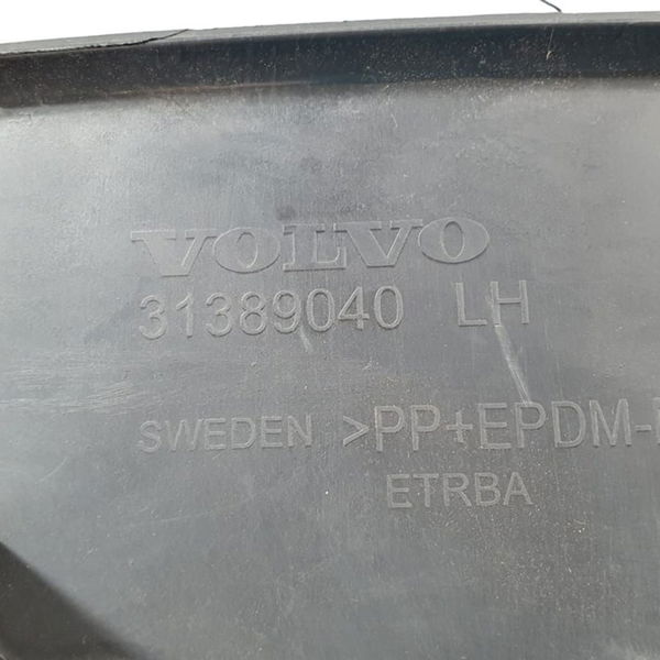 Acabamento Moldura Esquerda Porta-malas Volvo Xc90 T8 2022