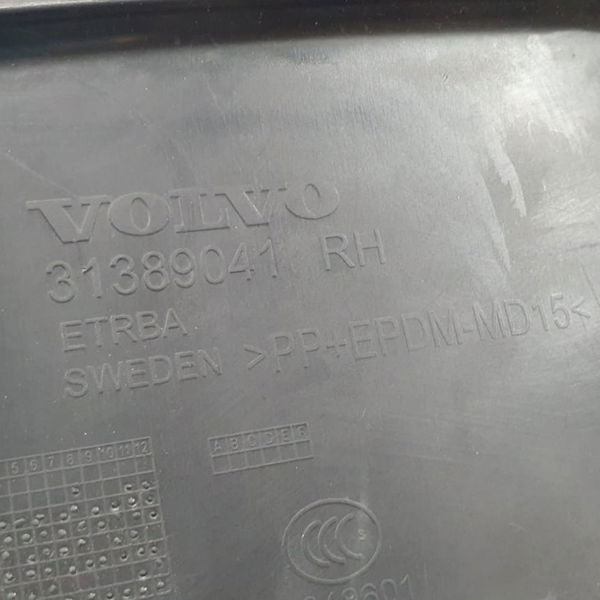 Acabamento Moldura Direita Porta-malas Volvo Xc90 T8 2022 Preto Animal Print