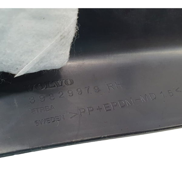 Moldura Coluna Traseira Direita Volvo Xc90 T8 Inscription 22 - Preto - Animal Print