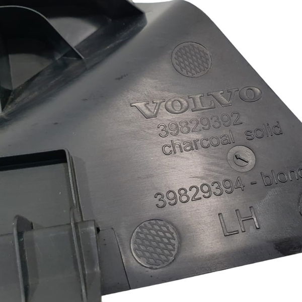 Acabamento Banco Traseiro Esquerdo Volvo Xc90 T8 Inscr. 2022 - Preto
