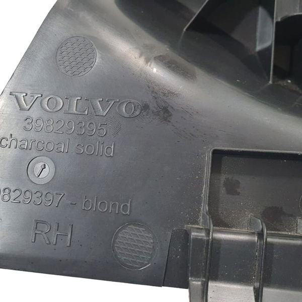 Acabamento Banco Traseiro Direita Volvo Xc90 T8 Inscrip 2022 Preto