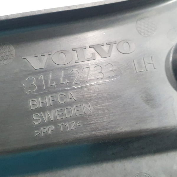 Acabamento Interno Esquerdo Volvo Xc90 T8 Inscription 2022 Preto Animal Print