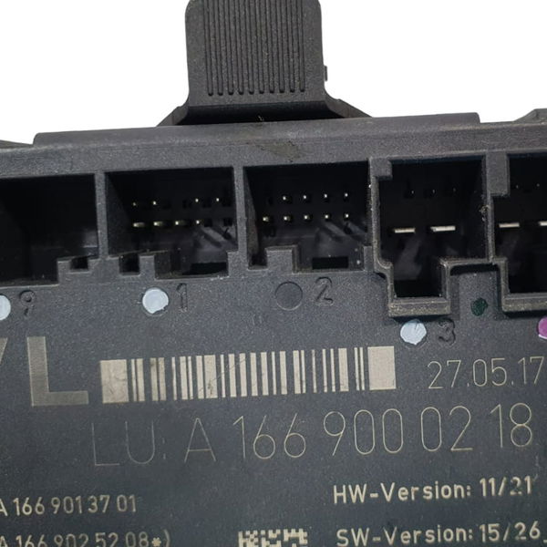 Módulo Porta Dianteira Esquerda Mercedes A200 2017 - Dianteira - Esquerda - Preto