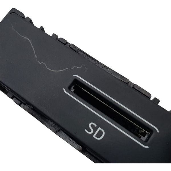 Entradas Auxiliares Usb Sd (avaria) Audi Q8 2020