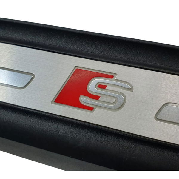 Soleira Dianteira Direita Audi Q8 2020 Preto