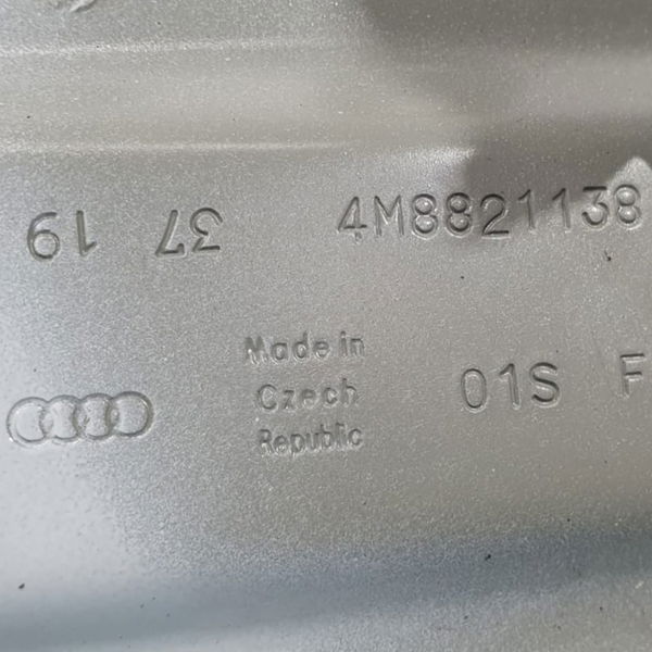 Suporte Para-lama Direito Audi Q8 2020