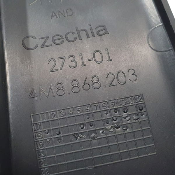 Acabamento Coluna Esquerda Audi Q8 2020