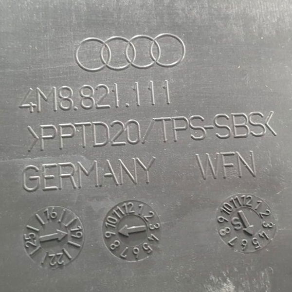 Vedação Para-lama Esquerdo Audi Q8 2020 / 4m8821111