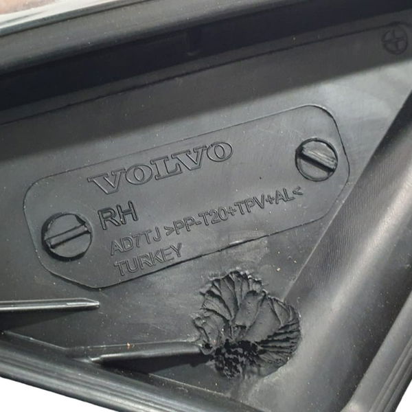 Canaleta Dianteira Direita Volvo Xc90 T8 Inscription 2022